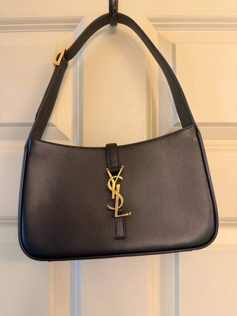 AUTHENTIC Saint Laurent LE 5 À 7 IN SMOOTH LEATHER black